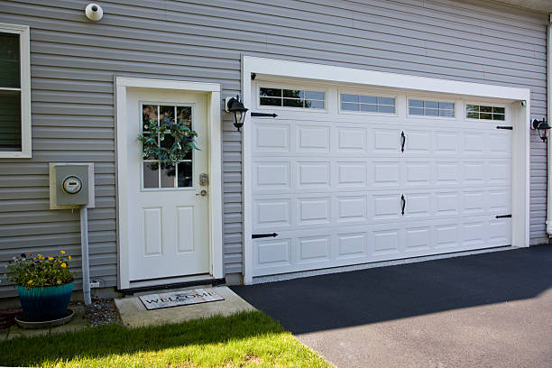 24/7 Emergency Garage Door Panel Replacement experts in North Industry, OH